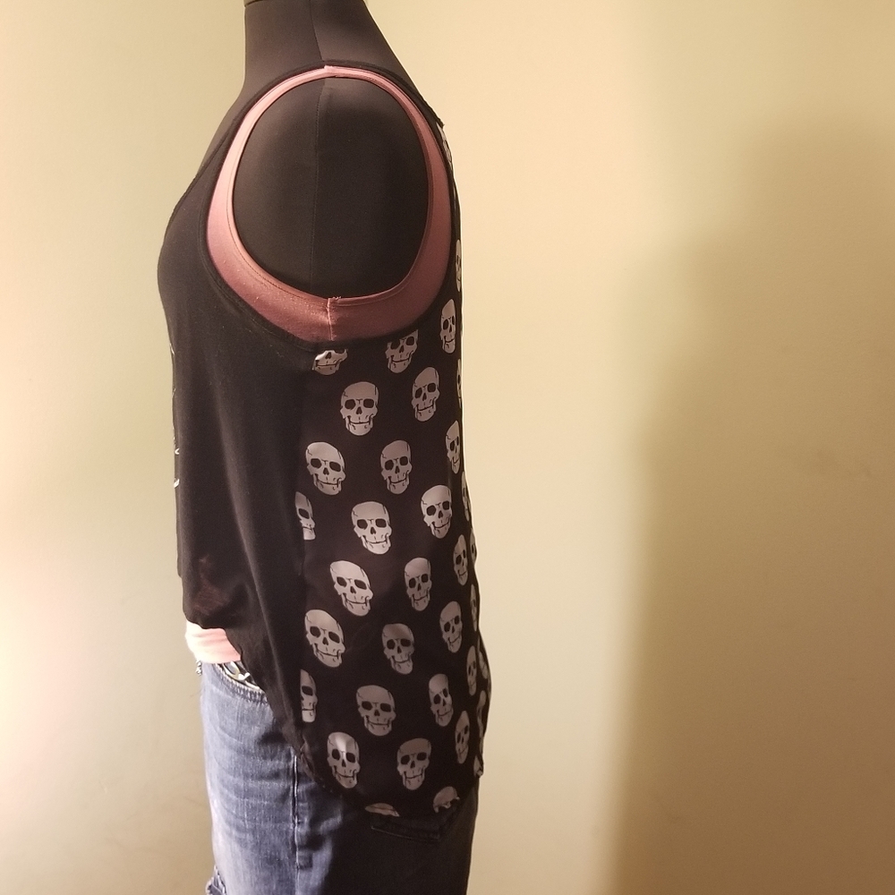 Black & White Skull Print Flyaway Tank by Envy Us - Picture 5 of 6